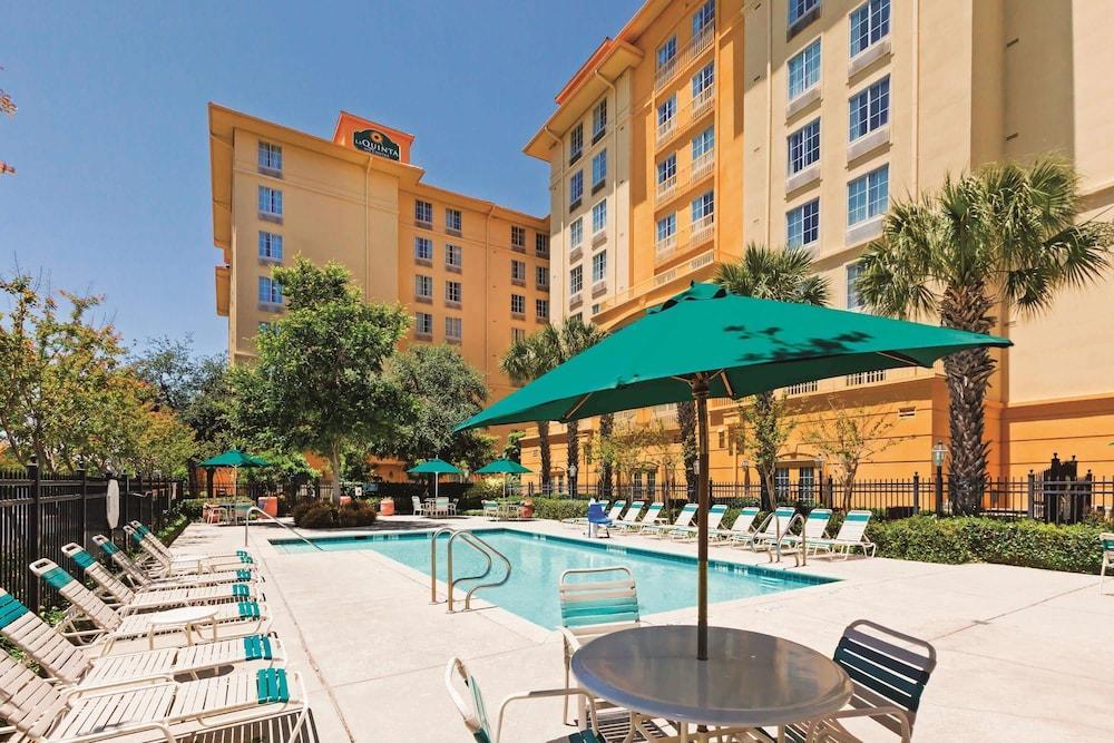 Hotel La Quinta By Wyndham Airport 3*