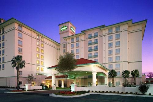 Hotel La Quinta By Wyndham Airport 3*