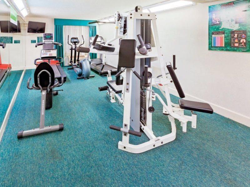 Hotel La Quinta By Wyndham Airport 3*