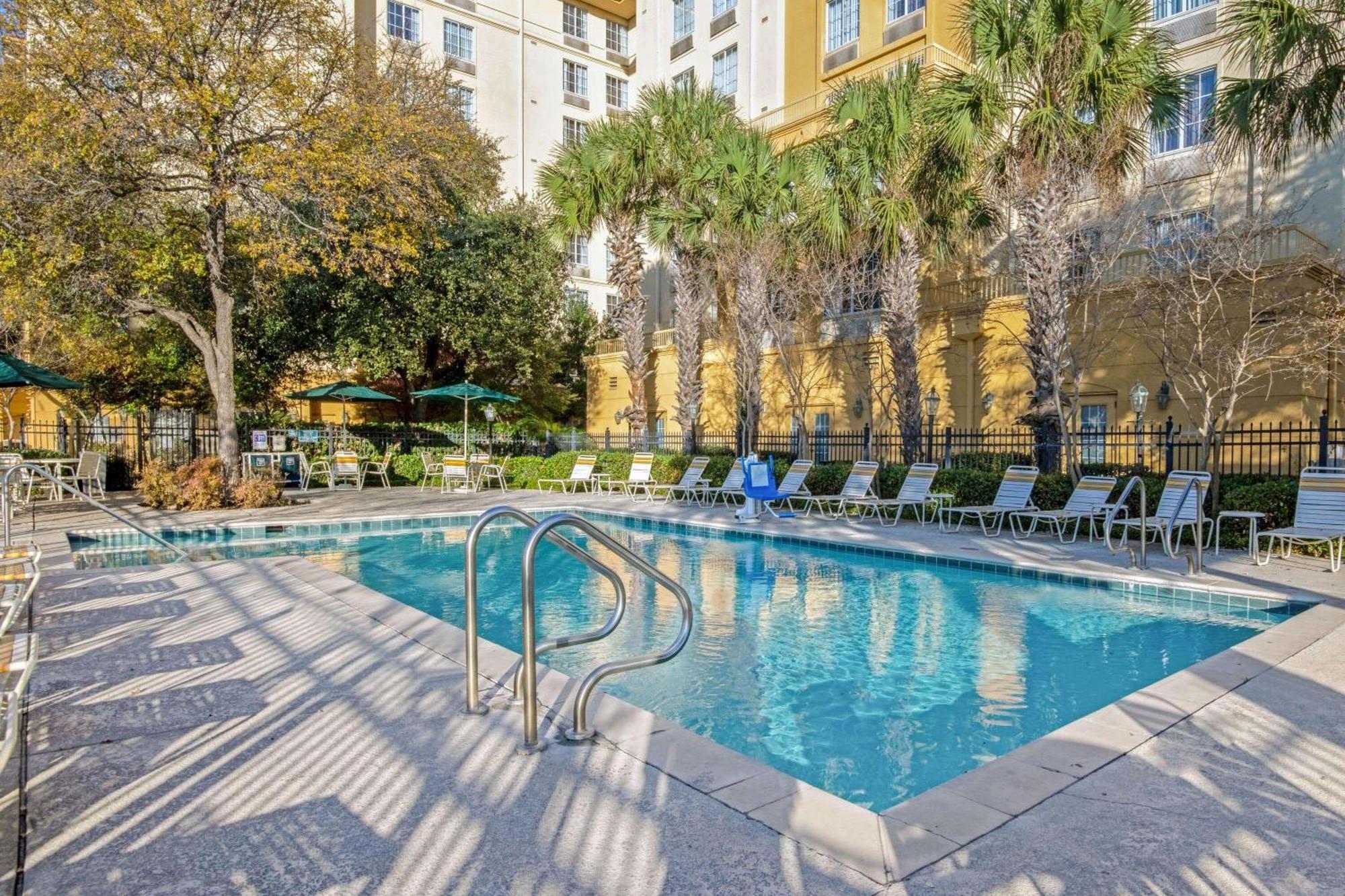 Hotel La Quinta By Wyndham Airport 3*